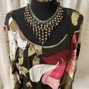 Blouse in black, sage and pink